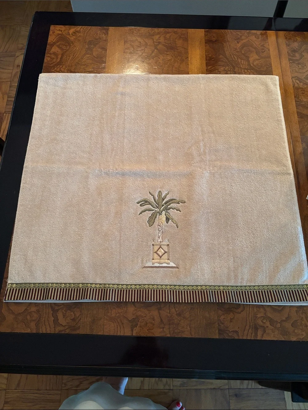 Avanti Beige/Tan Palm Embroidered Bath Towel with Decorative Border